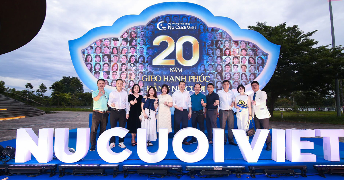 check in tại gala kỷ niệm 20 năm