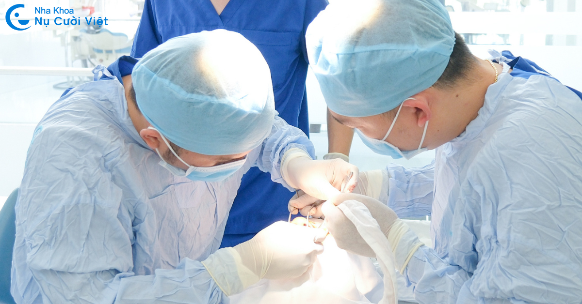 người bị loãng xương có cấy ghép implant được không