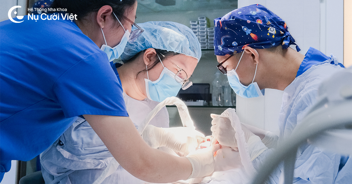 trồng răng implant toàn hàm có gây đau không